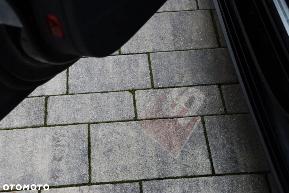 Audi A4 Avant 40 TDI quattro S tronic S line - 29