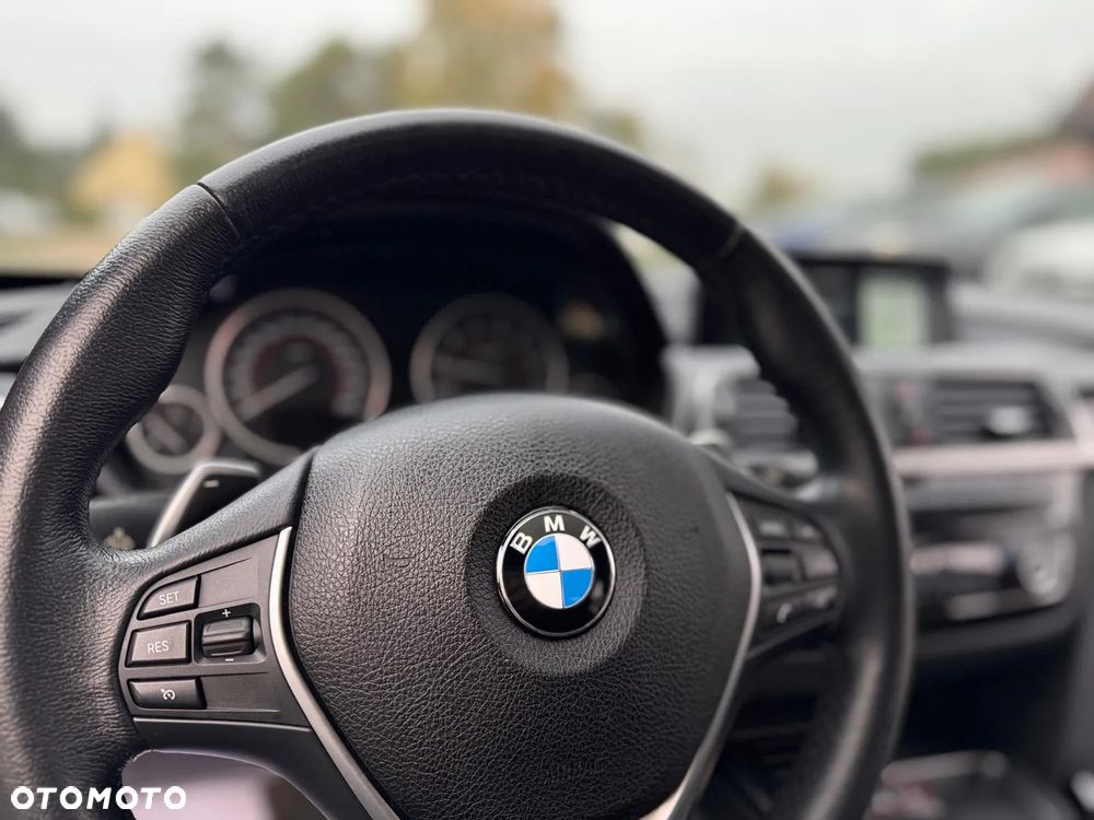 BMW Seria 3 330i - 40