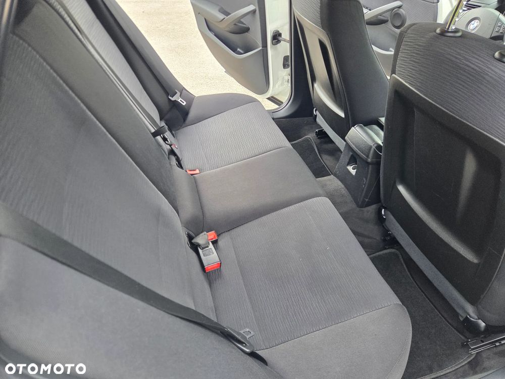 BMW X1 xDrive18d - 16