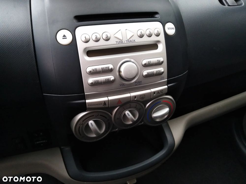 Daihatsu Sirion 1.0 - 10