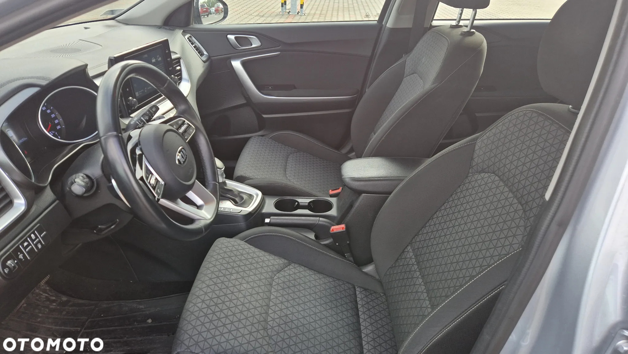 Kia Ceed 1.5 T-GDI Business Line DCT - 12