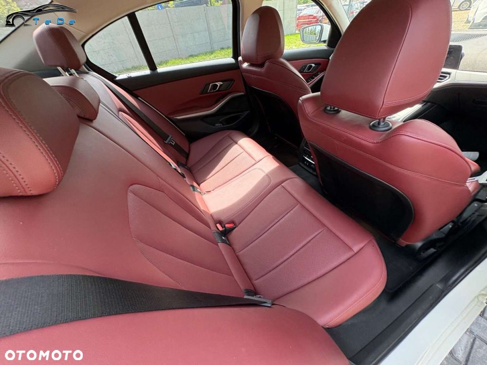 BMW Seria 3 318d M Sport - 29