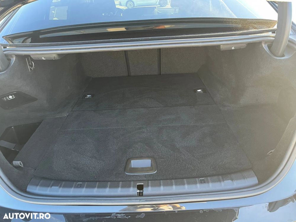 BMW Seria 5 530e Aut. - 31