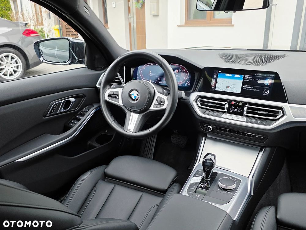 BMW Seria 3 330e Sport Line - 12