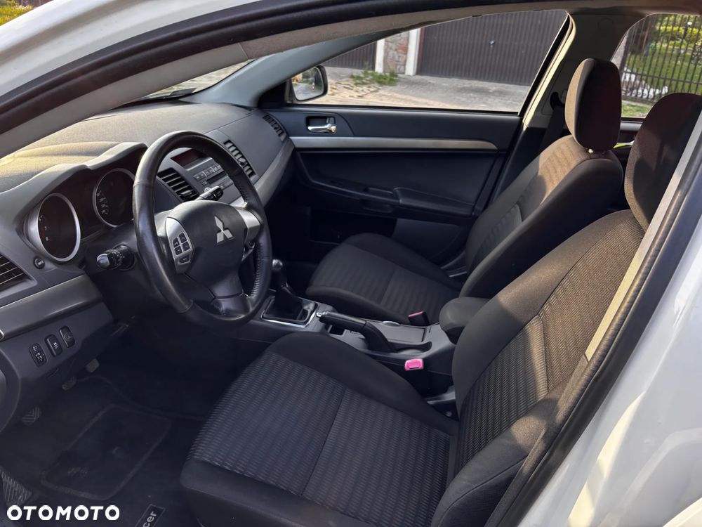 Mitsubishi Lancer 1.6 Invite - 8