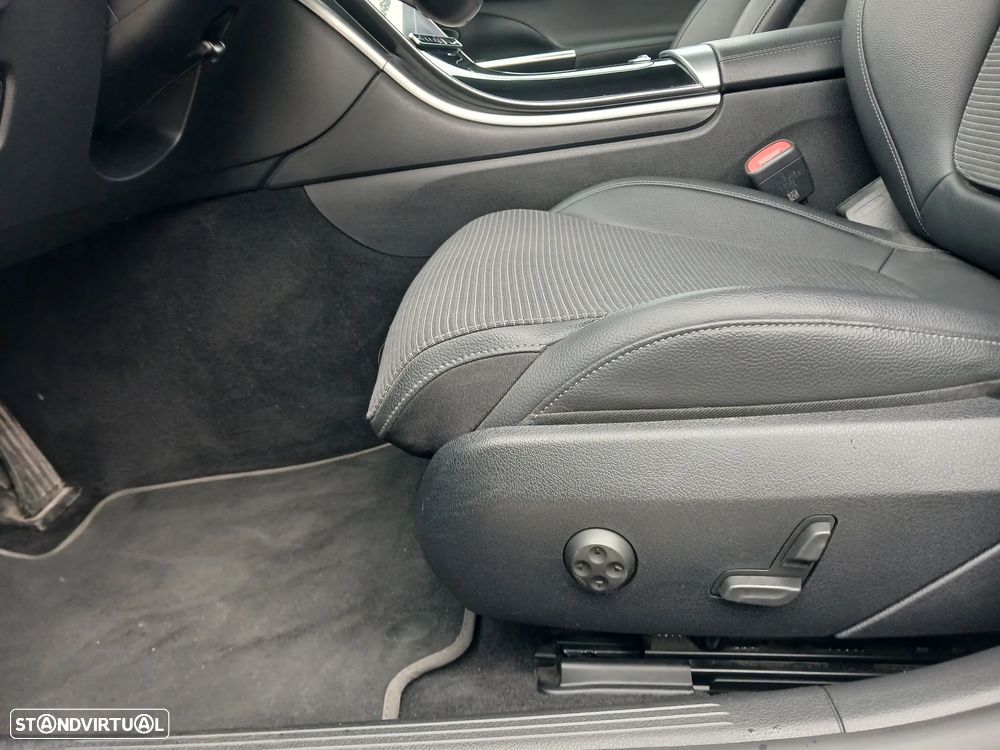 Mercedes-Benz C 300 e Avantgarde - 21