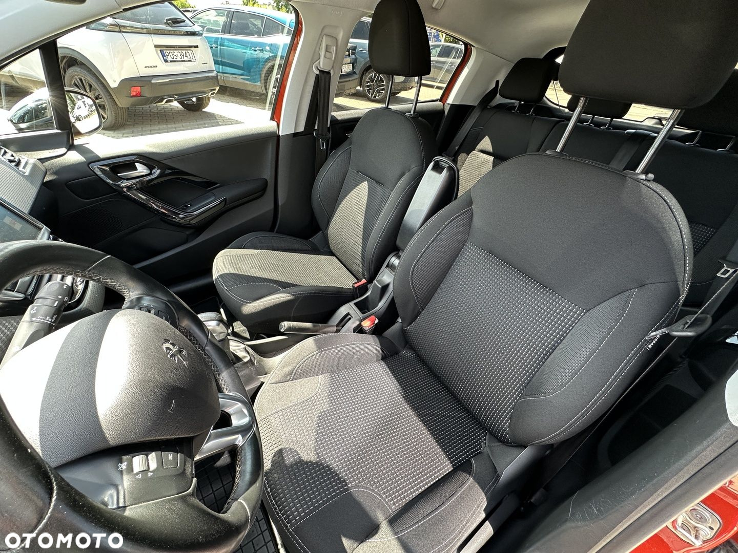 Peugeot 208 - 12