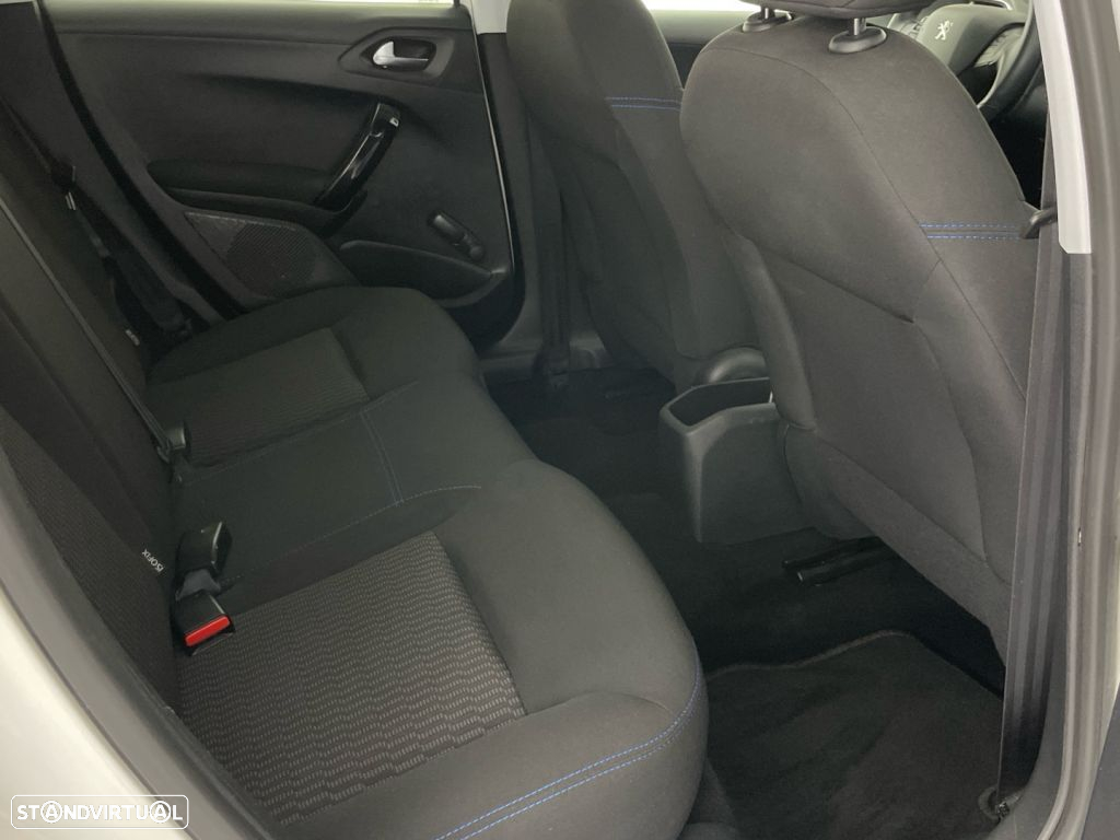 Peugeot 208 1.2 PureTech Style - 25