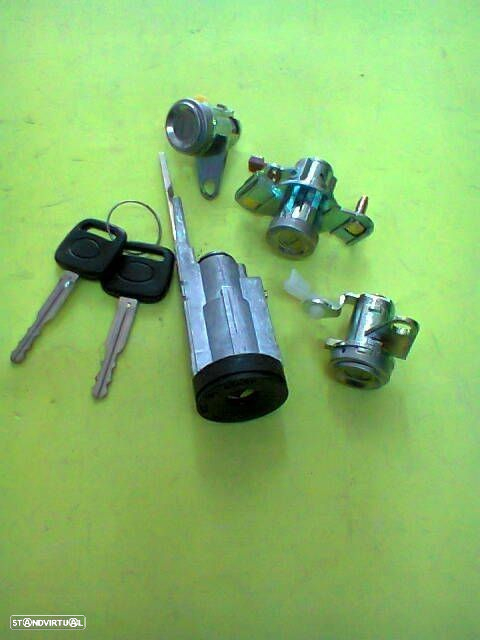 kit fechos novo Toyota Corolla E10 anos 94 até 1997 NOVO - 2