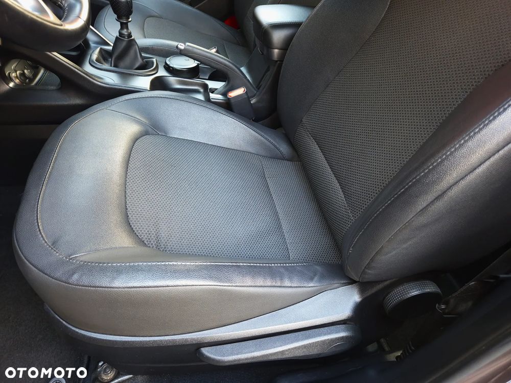 Hyundai ix35 2.0 2WD Trend - 17