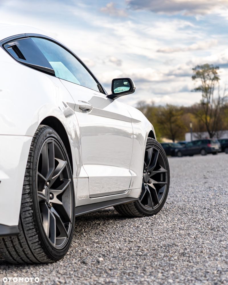 Ford Mustang - 6
