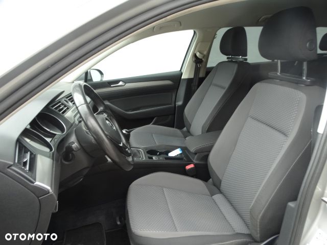Volkswagen Passat 1.6 TDI SCR BlueMotion Trendline - 15