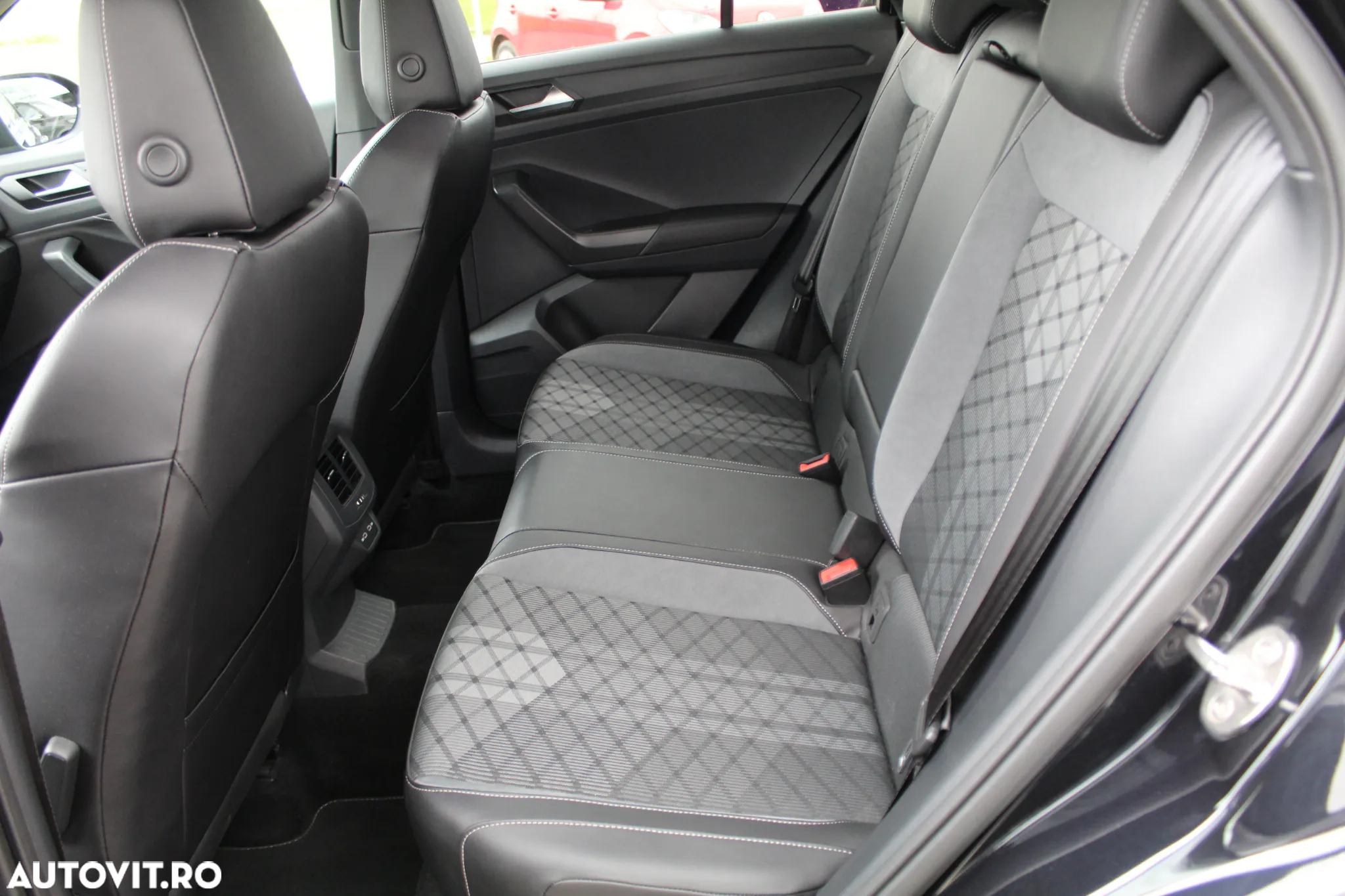 Volkswagen T-ROC 1.5 TSI DSG R-Line - 16