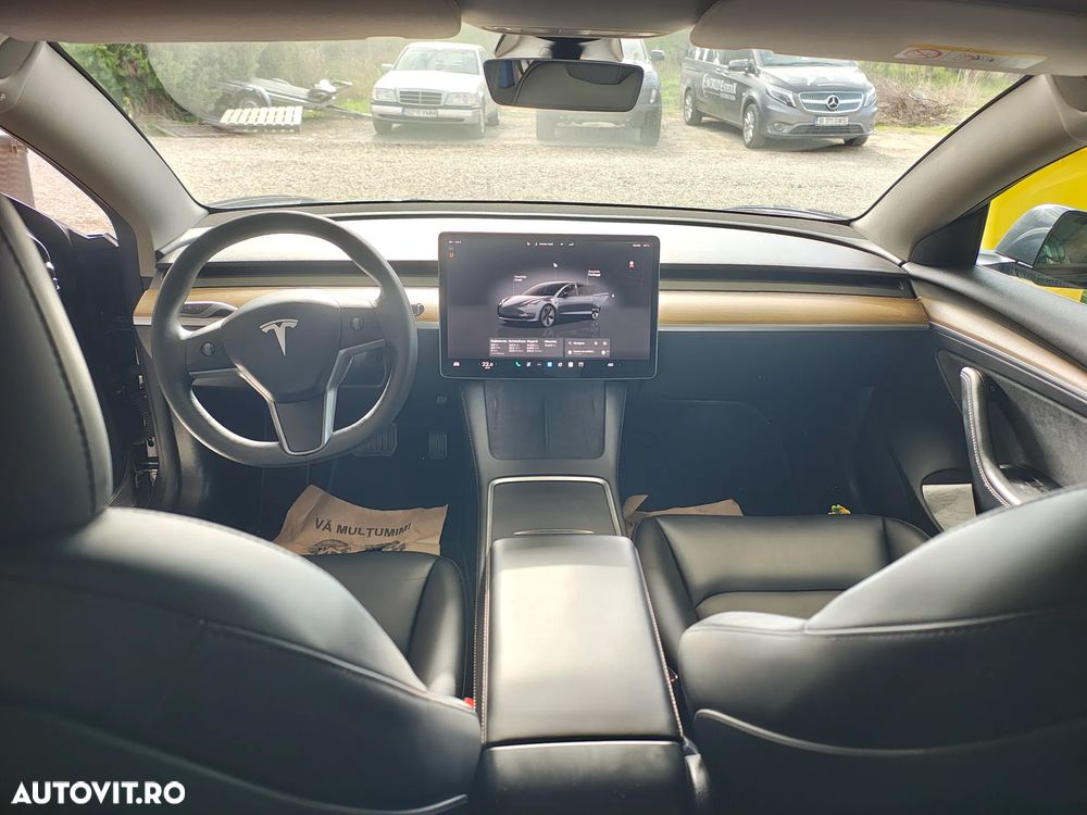 Tesla Model 3 - 9