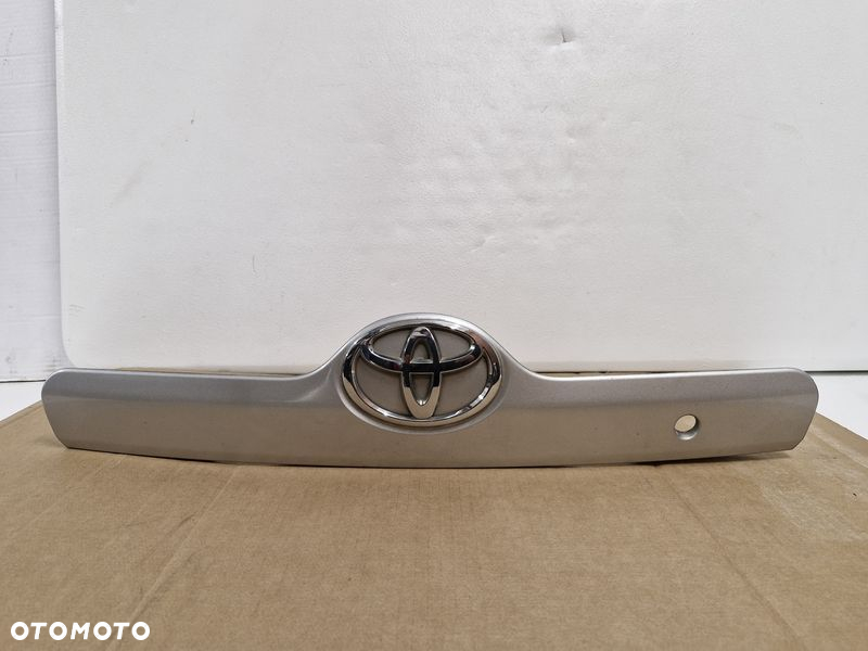 TOYOTA MATRIX 2 II E140 BLENDA LISTWA KLAPY BAGAŻNIKA TYŁ 76801-0230 - 2