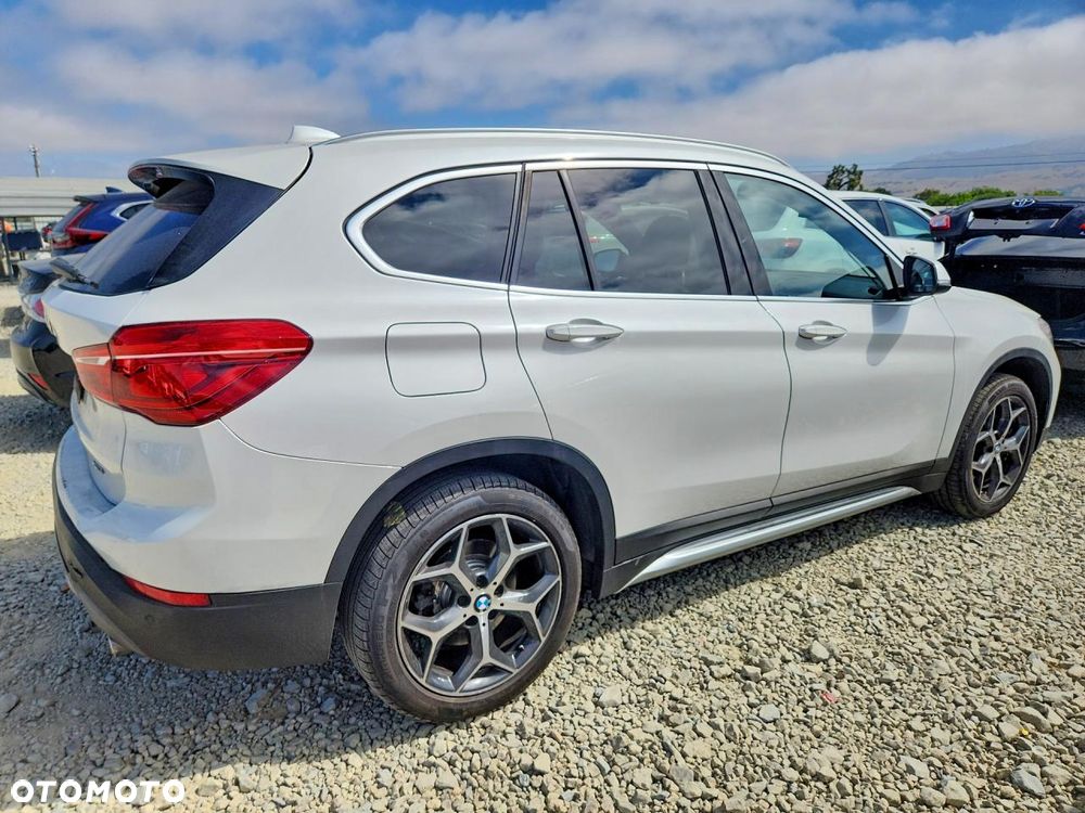 BMW X1 xDrive28i xLine - 4