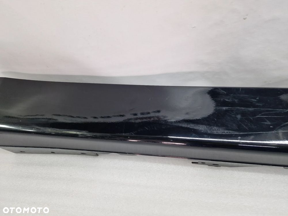 BMW 4 F32 / F33 PRAWA LISTWA PROGOWA / NAKŁADKA PROGU , NR 51777285786 / 7285786 , NR AUKCJI PR371 - 3