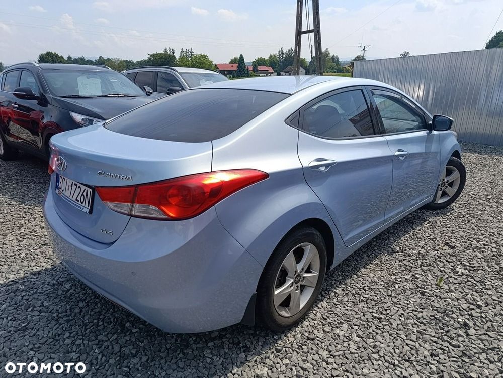 Hyundai Elantra - 5