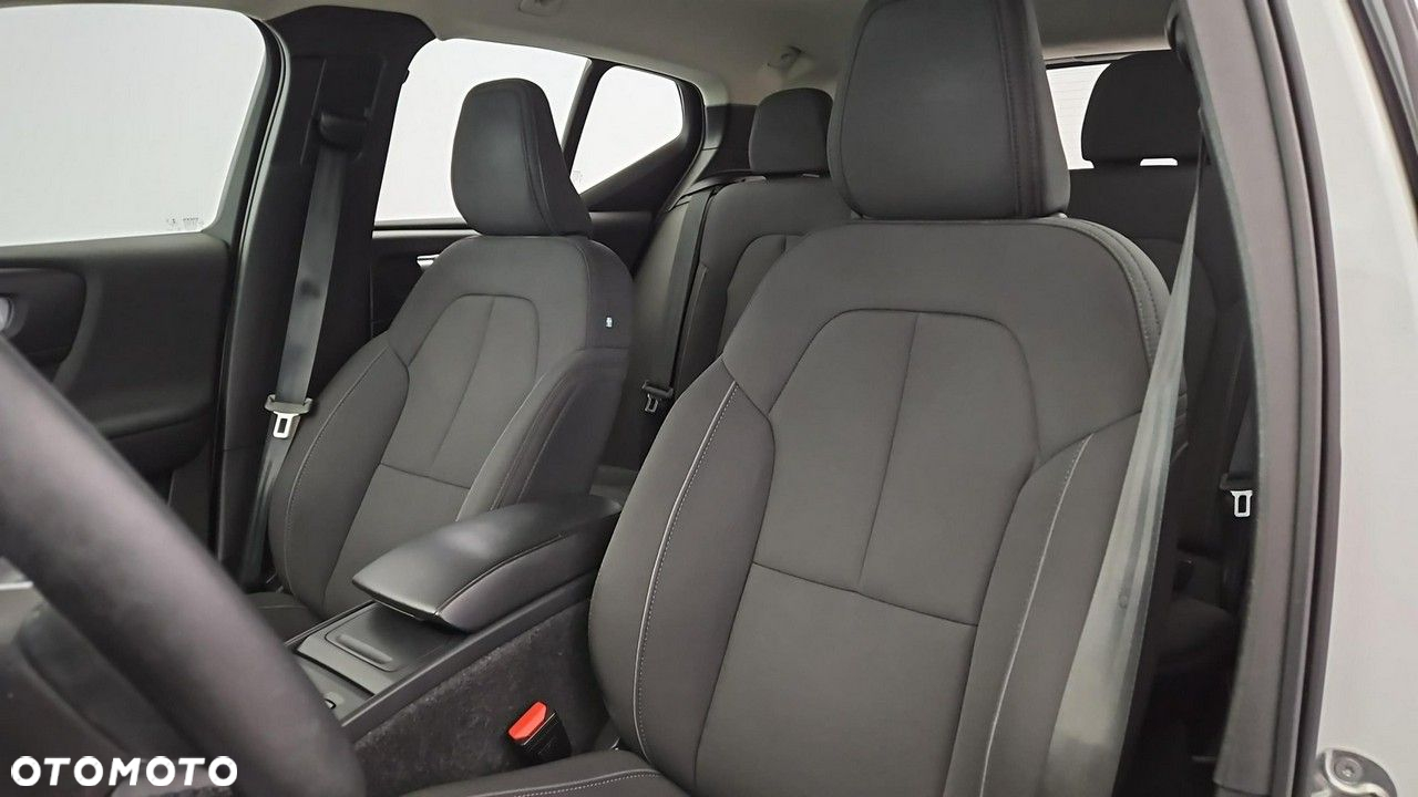 Volvo XC 40 T3 Momentum Pro - 11