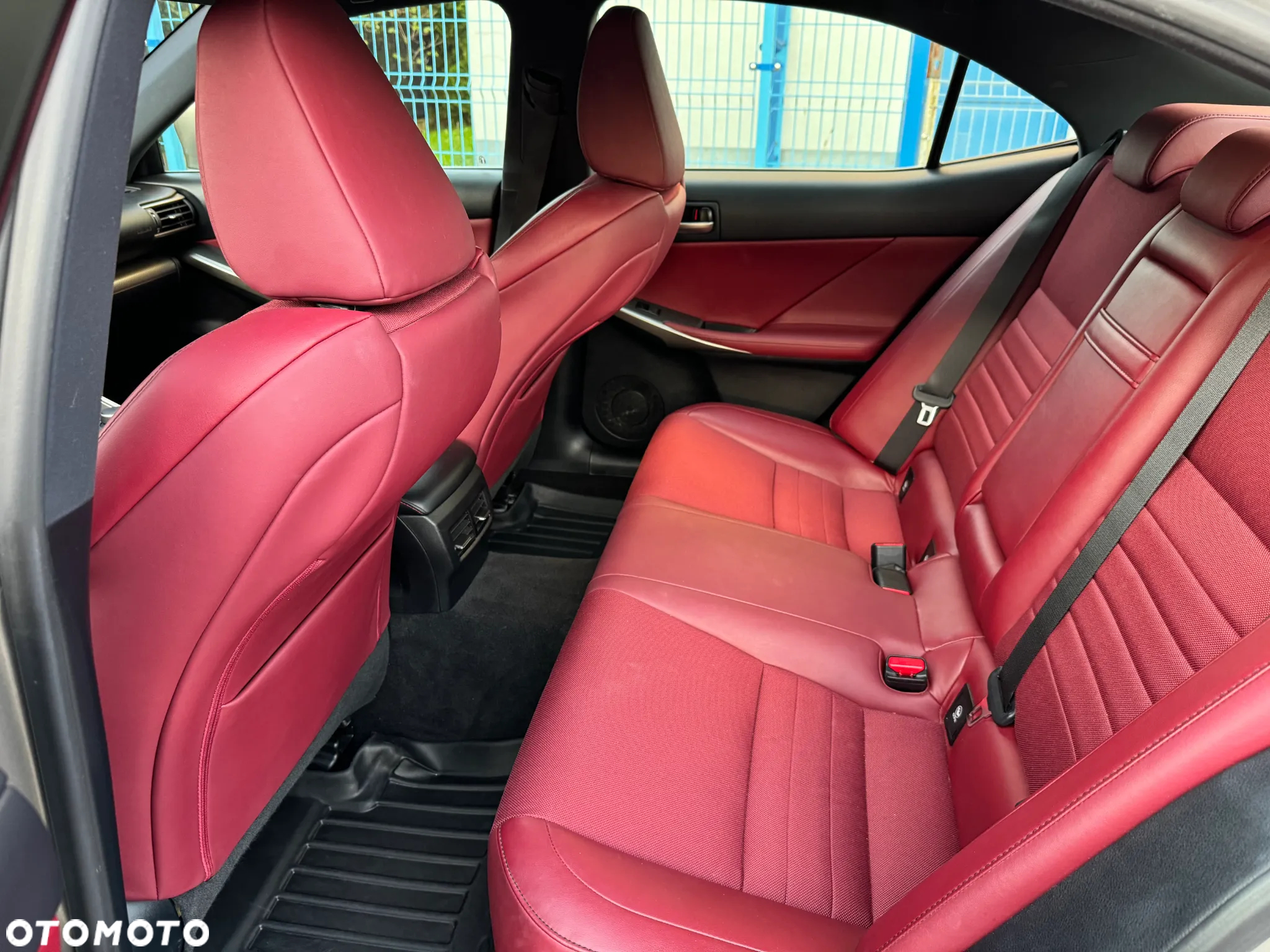 Lexus IS 200t / 300 F Sport - 14