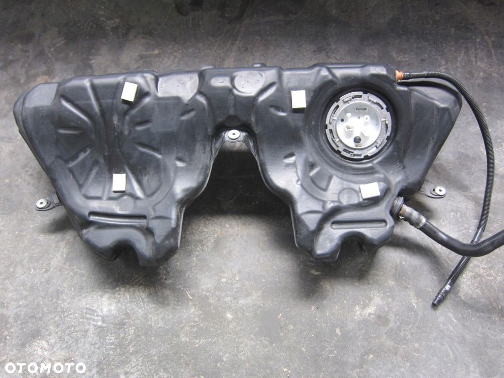 BMW F10 550i N63 V8 ZBIORNIK BAK PALIWA 7268031 - 2