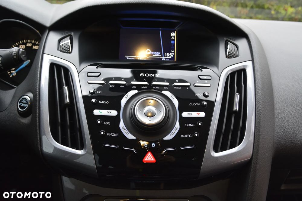 Ford Focus 1.6 EcoBoost Titanium - 36