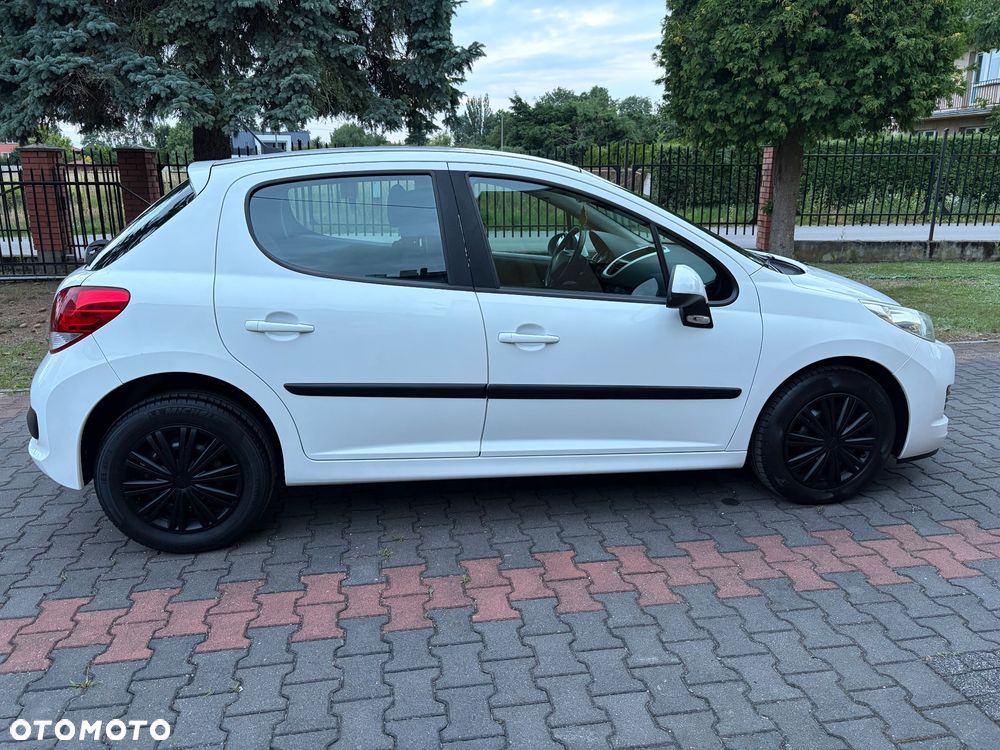 Peugeot 207 75 Millesim 200 - 16