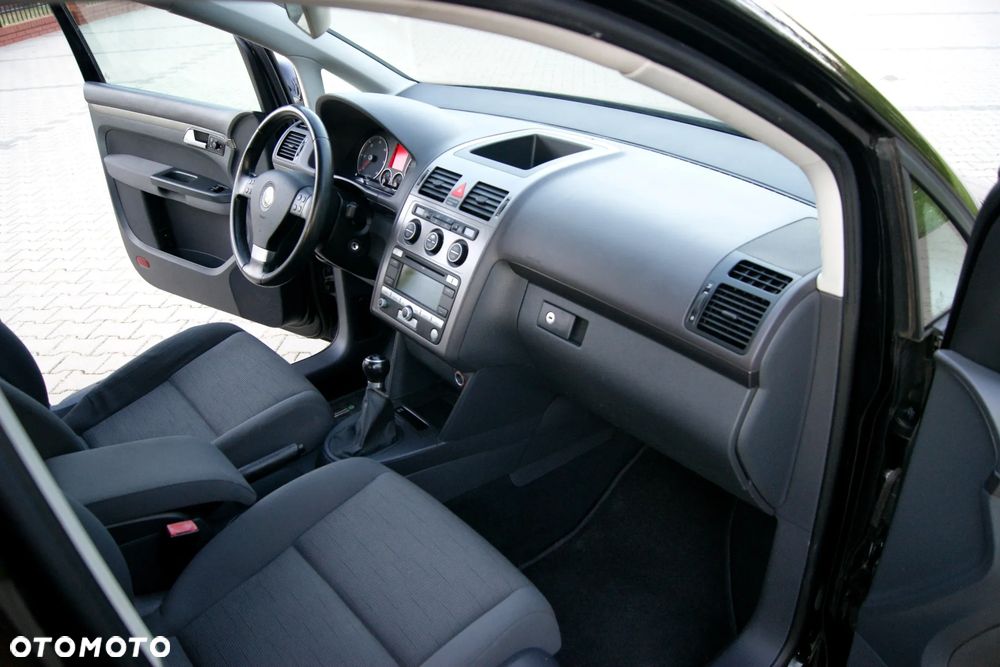 Volkswagen Touran - 19