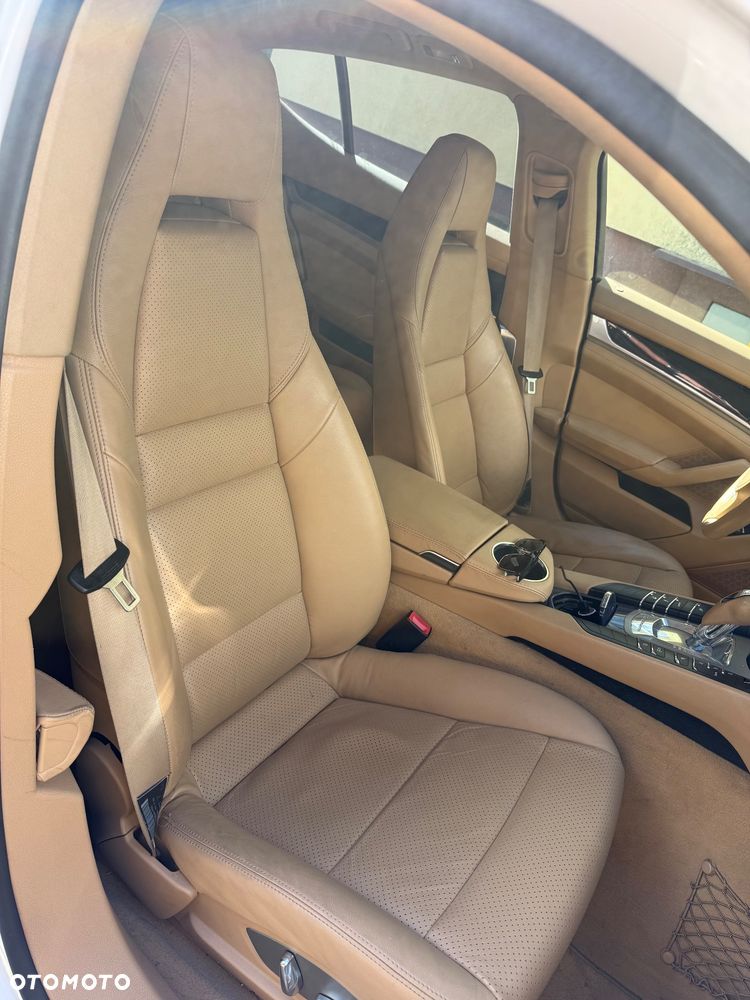 Porsche Panamera 4S - 11
