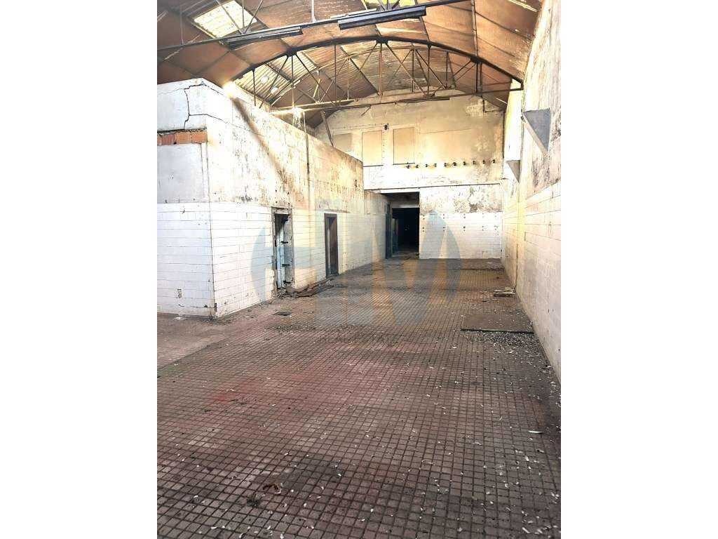 Prédio com propriedade total Centro de Milheiros (460 m²) - Grande imagem: 3/6