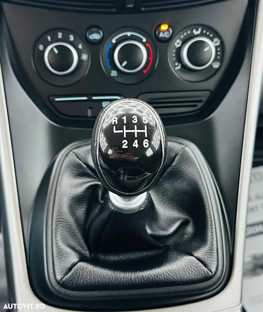 Ford Kuga 2.0 TDCi 4x4 Trend - 24