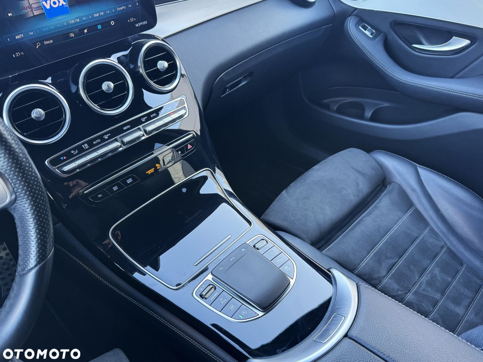 Mercedes-Benz GLC - 22