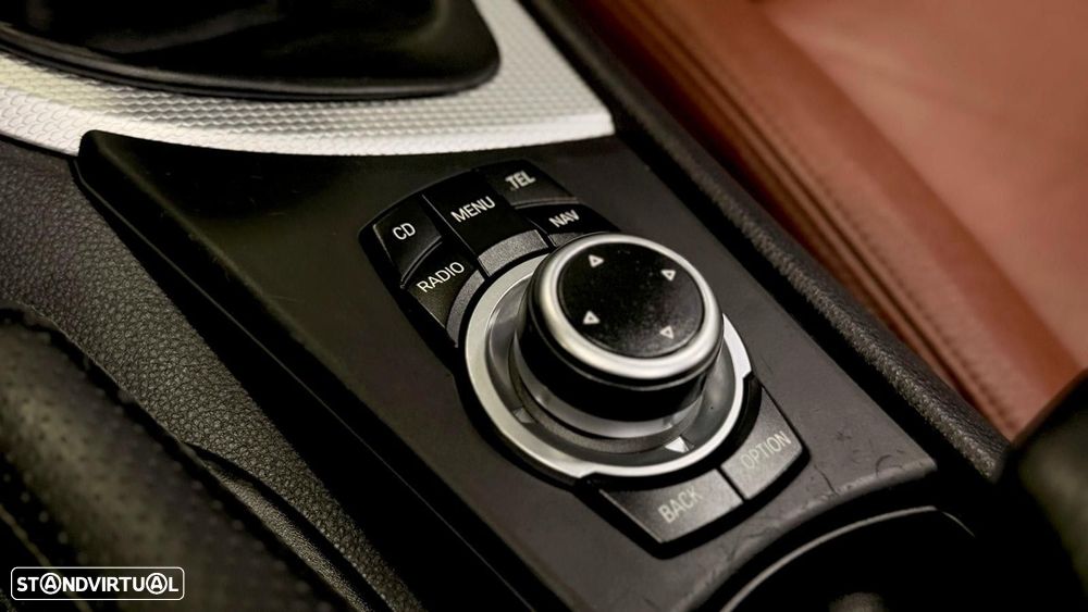 BMW 118 i Limited Edition Lifestyle c/ M Sport Pack - 12