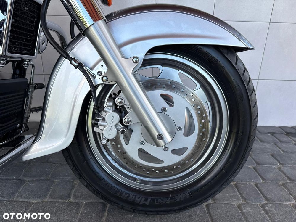 Suzuki Intruder - 29