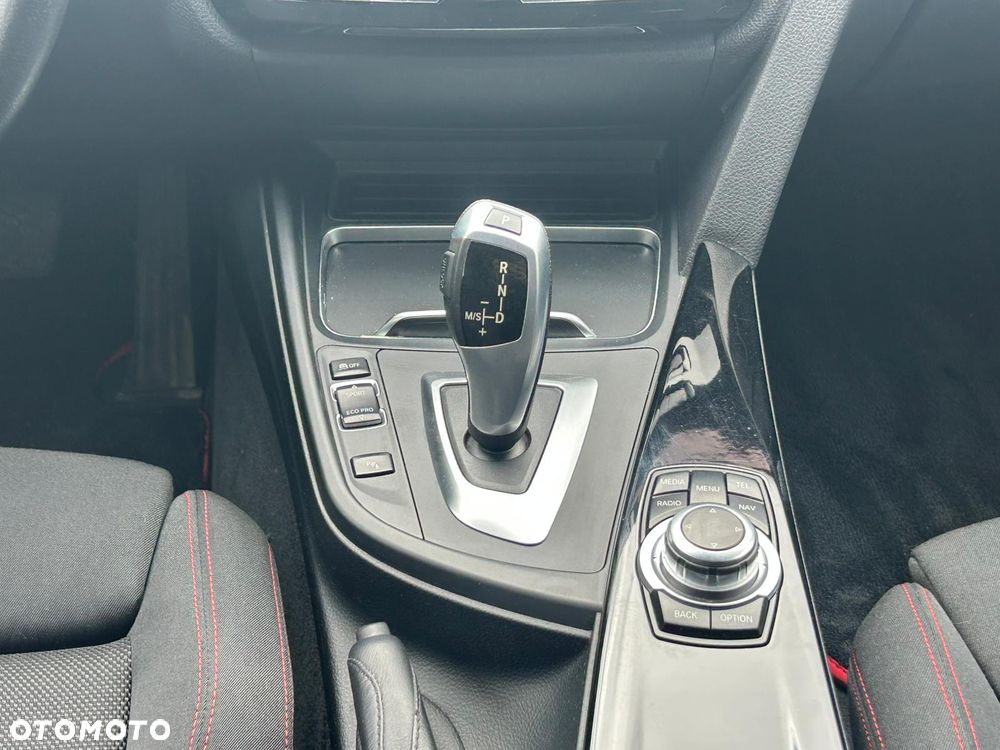 BMW Seria 3 320d Sport Line - 14