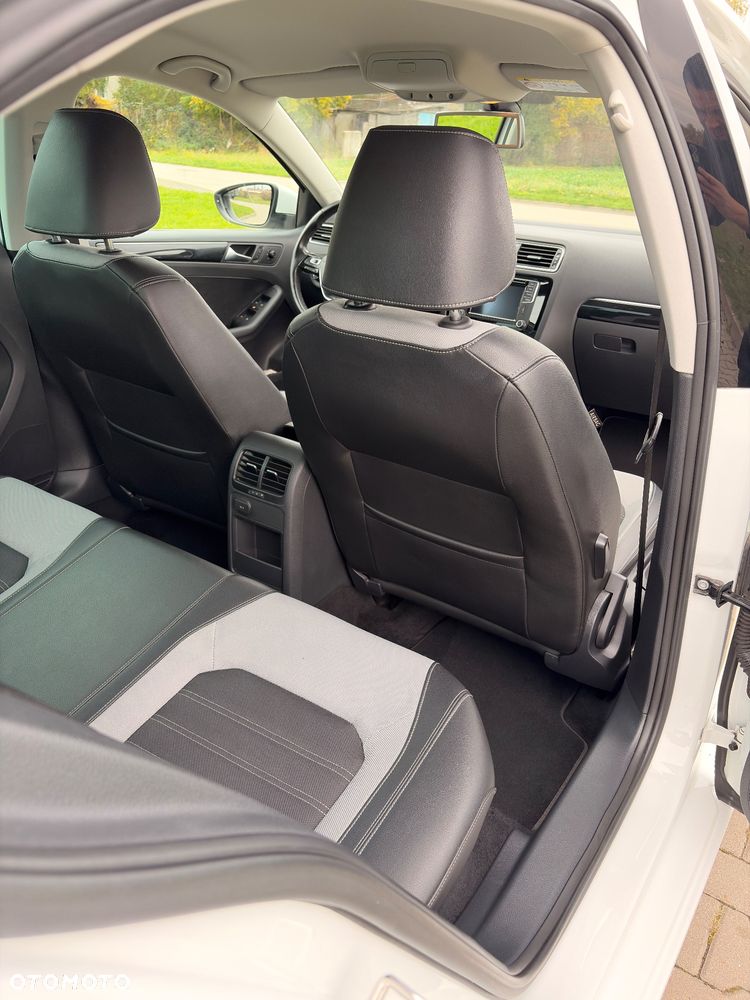 Volkswagen Jetta - 26