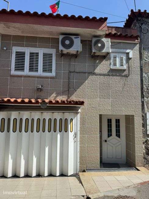 Moradia em banda T2+1  em Ronfe com Terreno e Anexo Independente - Grande imagem: 2/3