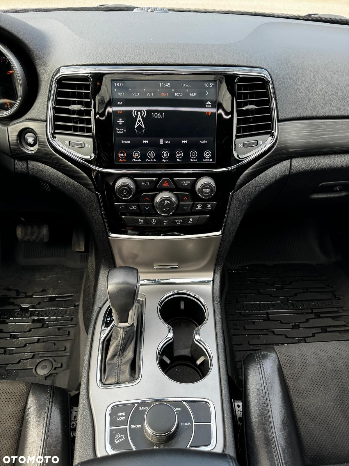 Jeep Grand Cherokee - 12