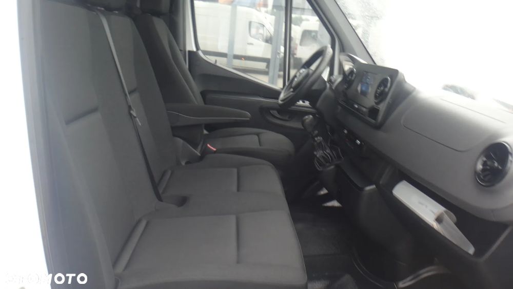 Mercedes-Benz Sprinter - 10