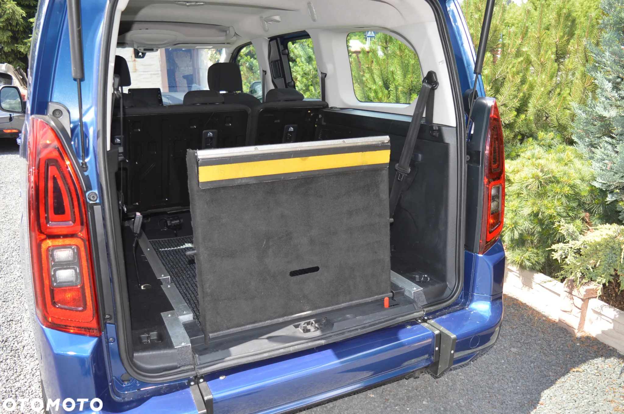 Opel Combo Life XL 1.2 Turbo Essentia S&S - 19