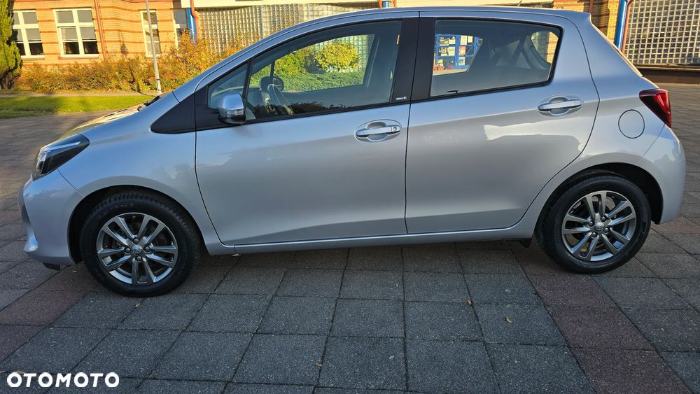 Toyota Yaris 2016 photo 2