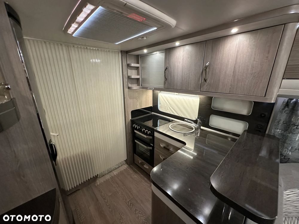Hobby 660 WFC PRESTIGE z klimą dachową, napędem i markizą. - 21