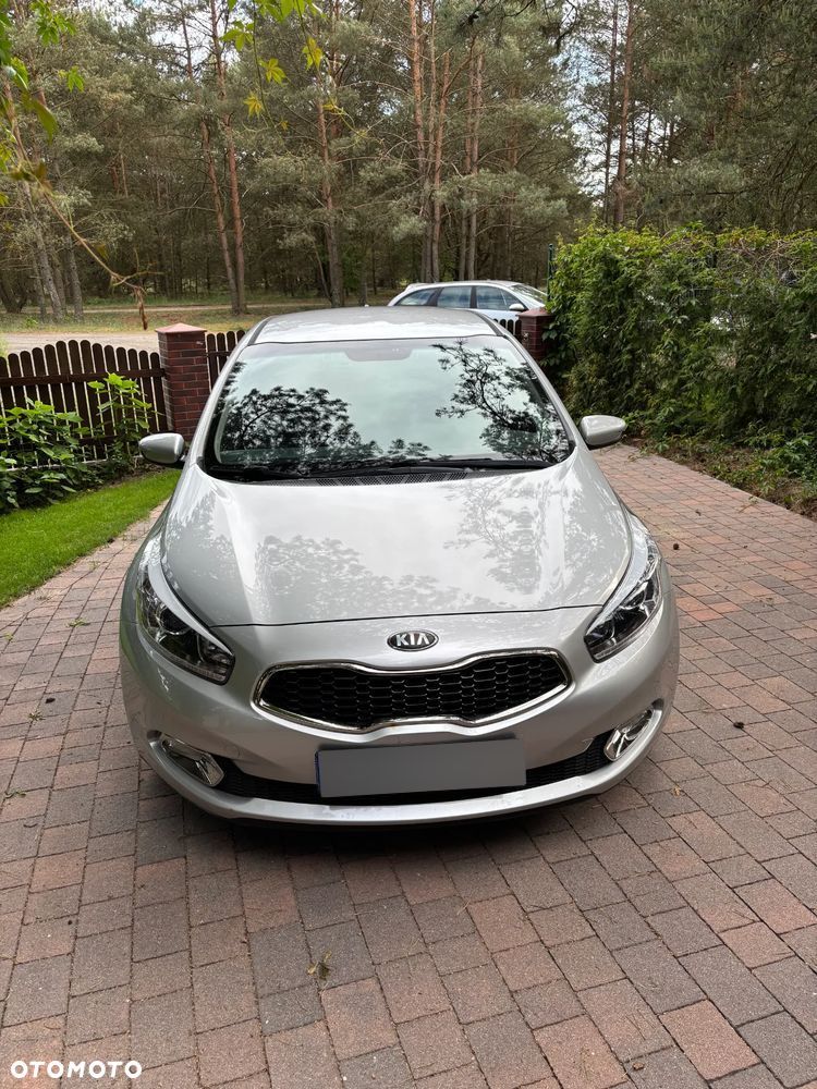 Kia Ceed 1.6 GDI Dream Team Edition - 1