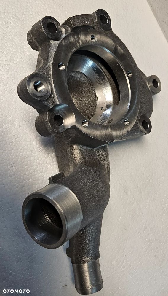 Obudowa pompy wody MERCEDES W123 A6172010201 - 4
