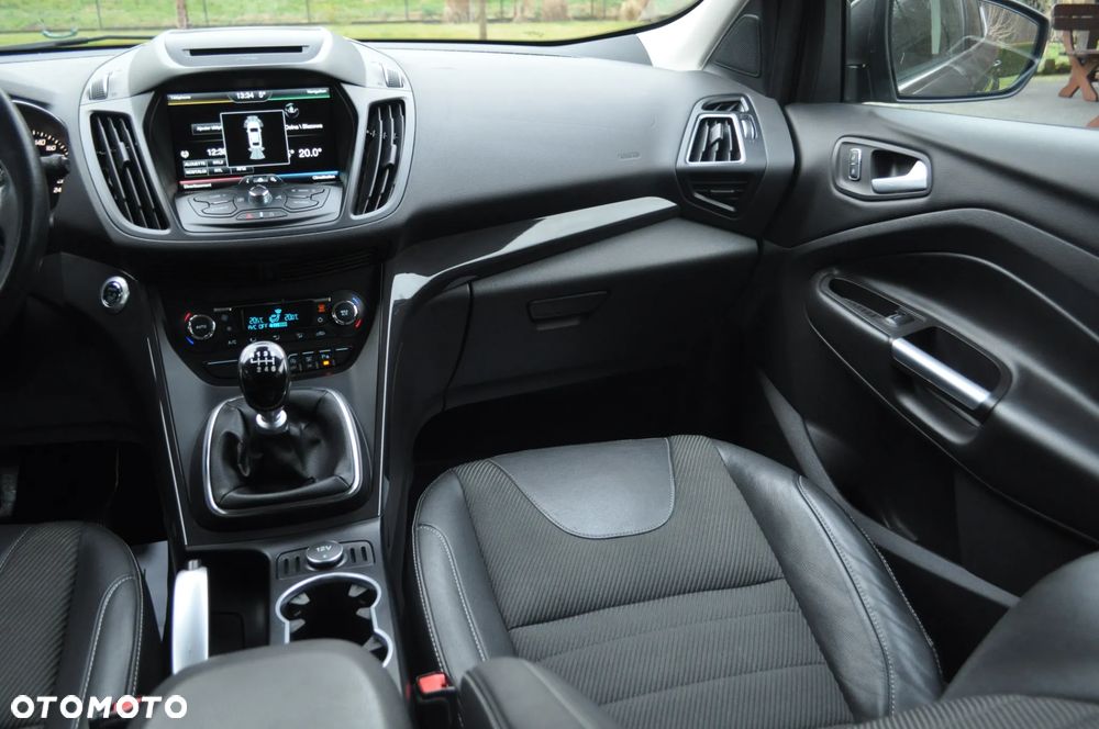 Ford Kuga 2.0 TDCi 2x4 Titanium - 26