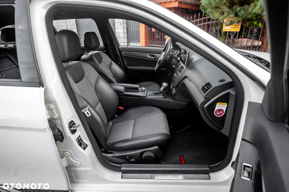 Mercedes-Benz Klasa C 200 T (BlueEFFICIENCY) 7G-TRONIC Elegance - 20