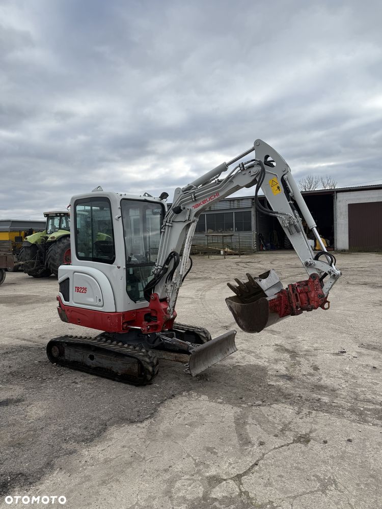 Takeuchi TB225 - 5