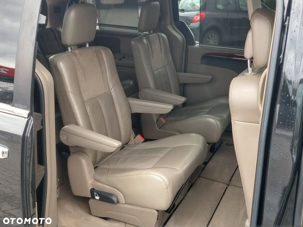 Chrysler Town & Country 3.6 Limited - 13