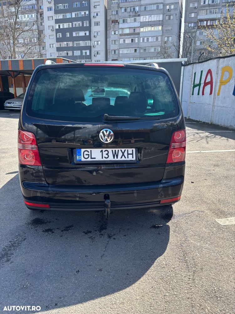 Volkswagen Touran - 4