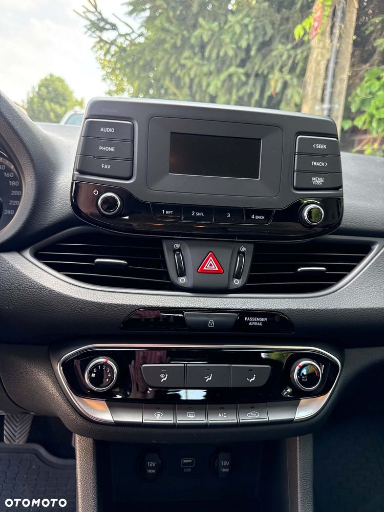 Hyundai i30 1.5 DPI Classic + - 11